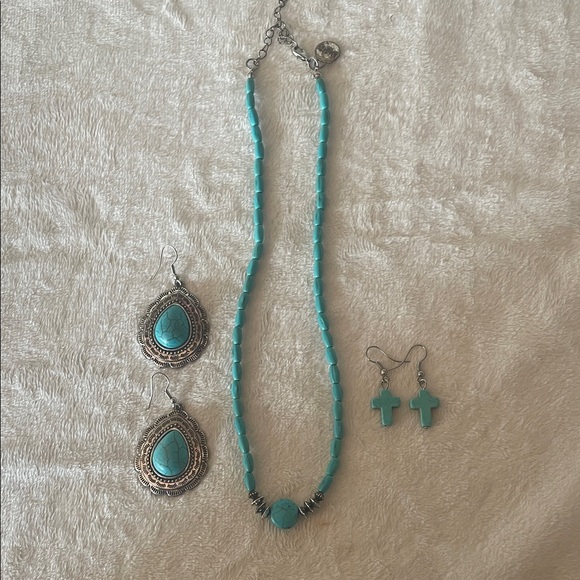 Turquoise Necklace and 2 earrings
Cross - Picture 1 of 1